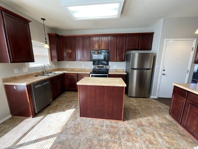 Foto del edificio - "Charming 3-Bed Oasis with Granite Touches & Cozy Fireplace in Cibolo!"