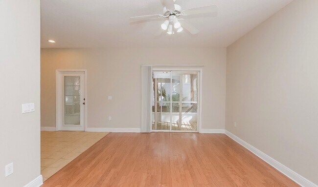 Building Photo - 710 Mission Ln