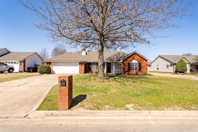 Building Photo - Newly Remodeled Beautiful 3 Bedroom Home