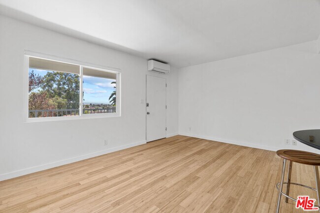 Foto del edificio - 631 Pier Ave