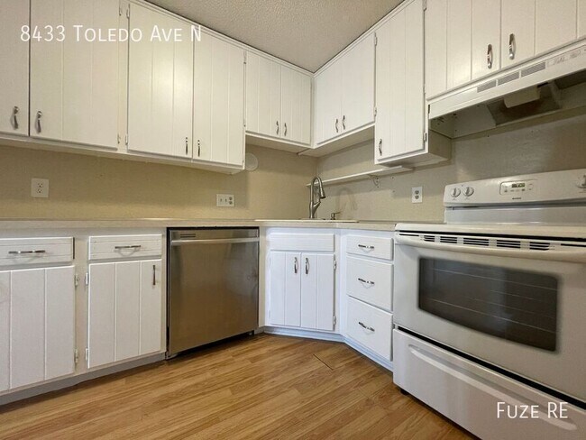 Foto del edificio - 8433 Toledo Ave N