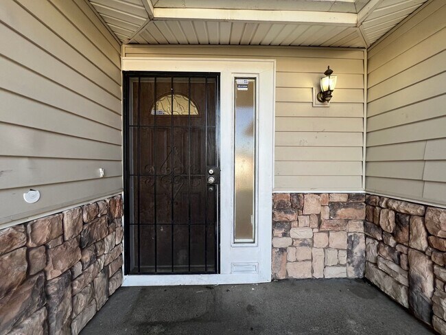 Building Photo - 3 Bed, 2 Bath Home