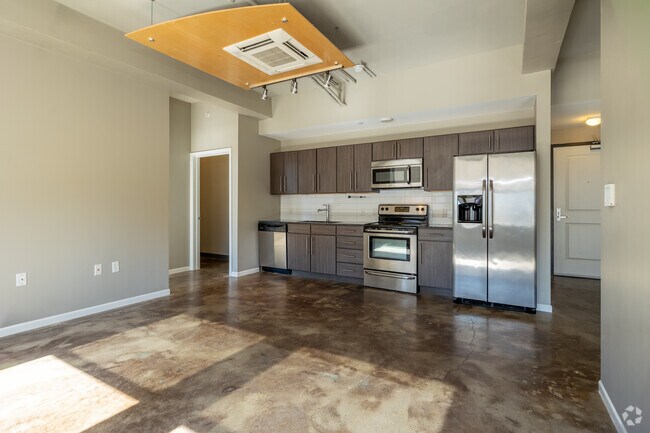 2BR, 2BA - 813SF - Cocina - The Palace Apartments