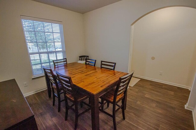 Building Photo - 15943 Newport Pl