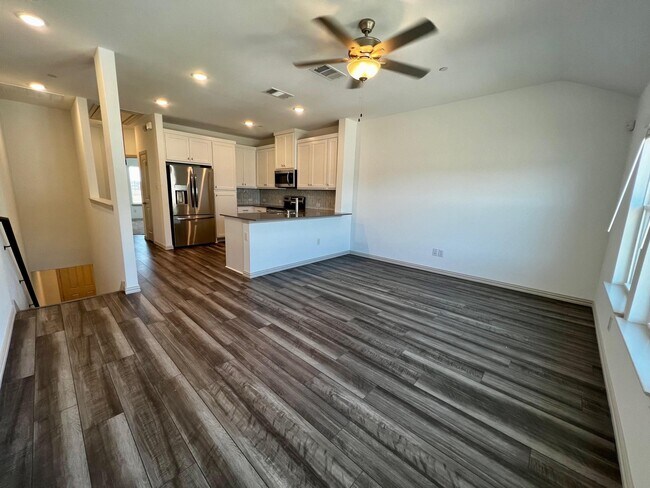 Foto del edificio - 4702 Haltom Rd