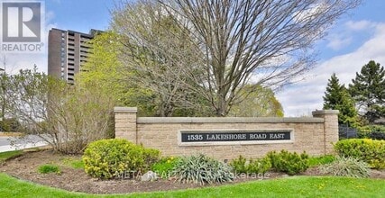 Building Photo - 1535 Lakeshore Rd E