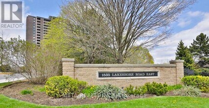 Building Photo - 1535 Lakeshore Rd E
