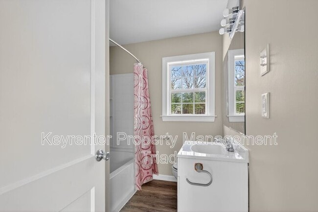 Building Photo - 1106 Sykes Ave