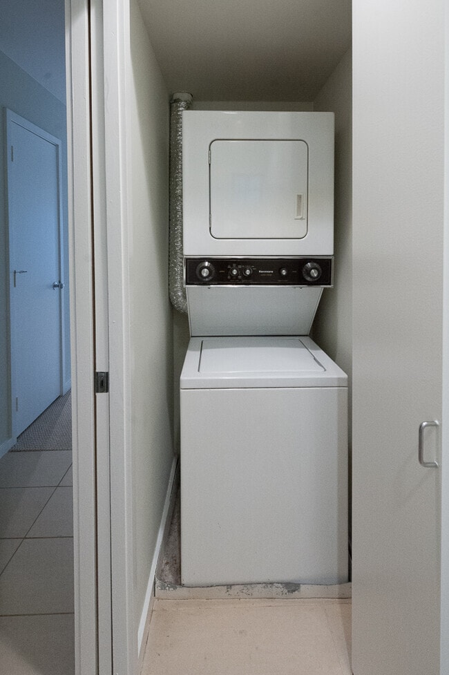 Foto del edificio - 4242 Buena Vista St