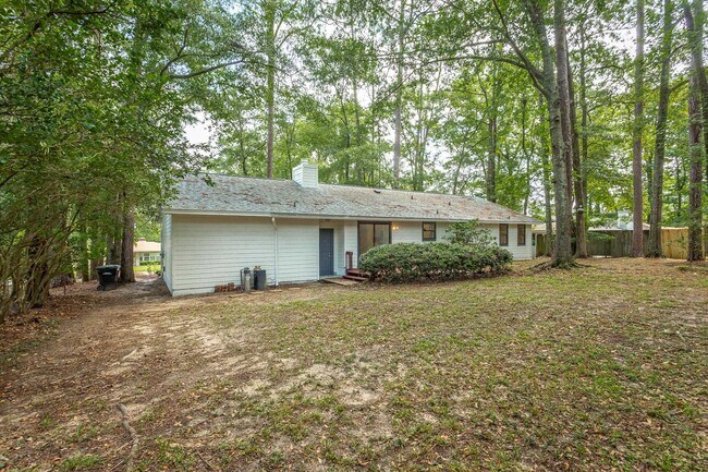 Building Photo - 913 Tamarack Ave