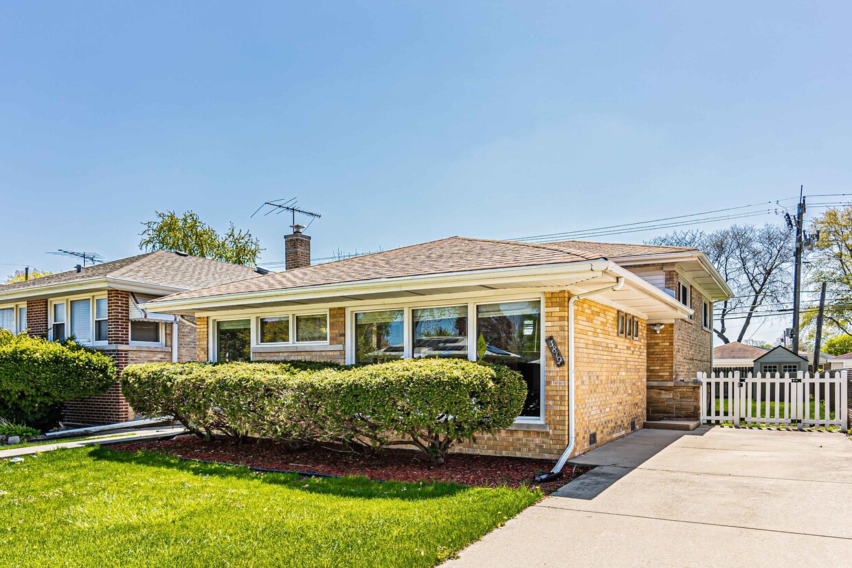 3819 W Howard St, Skokie, IL 60076 House Rental in Skokie, IL