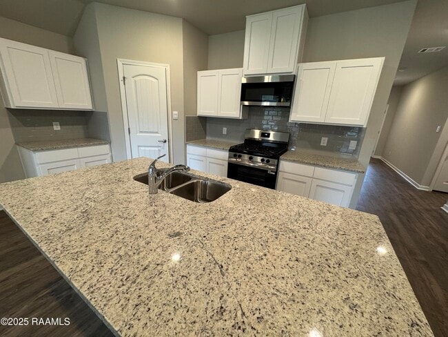 Building Photo - 325 White Pine Dr