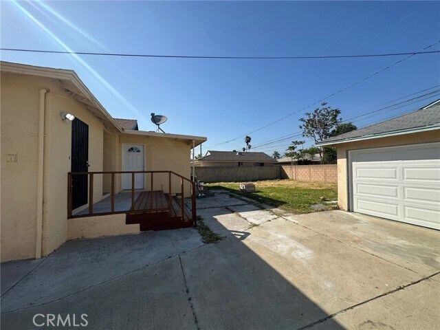 Building Photo - 2323 W Cedarwood St