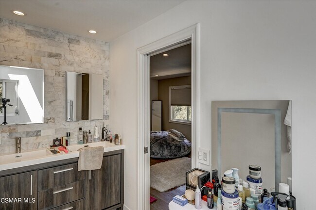 Foto del edificio - 4833 Dunman Ave