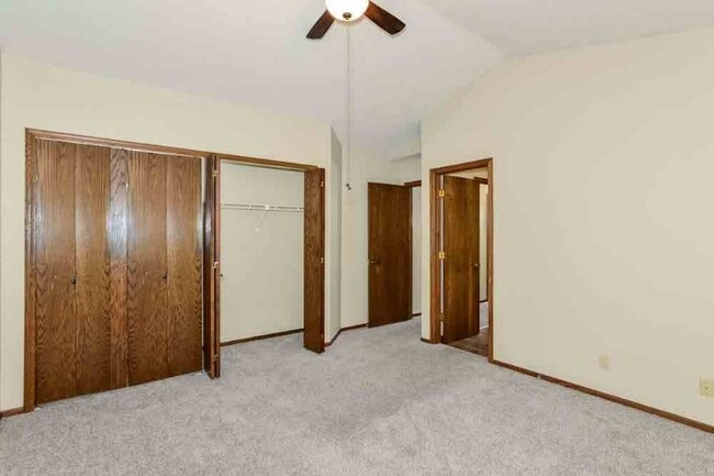 Foto del edificio - 8294 Lakewood Dr N