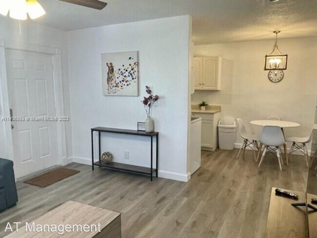 Building Photo - 1 br, 1 bath House - 1017 SW 30th st,