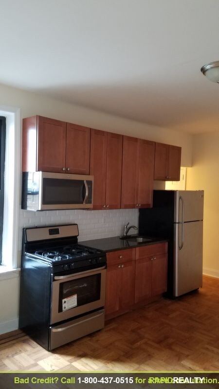 Foto principal - 155-17 Northern Blvd