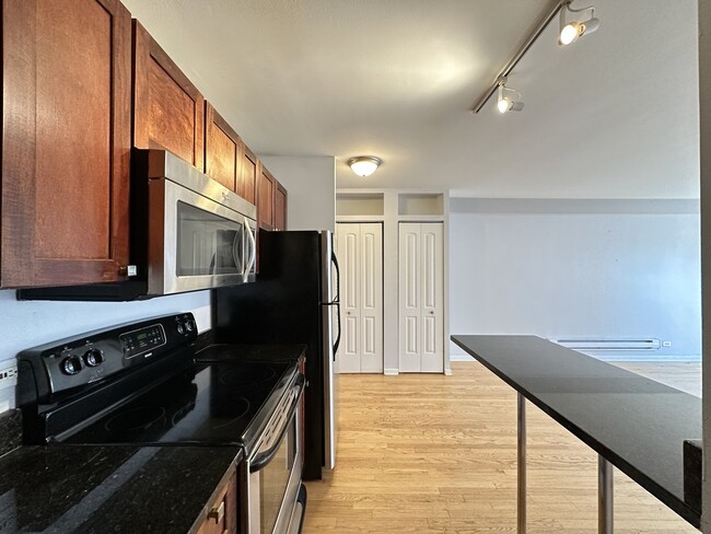 Building Photo - 4180 N Marine Dr