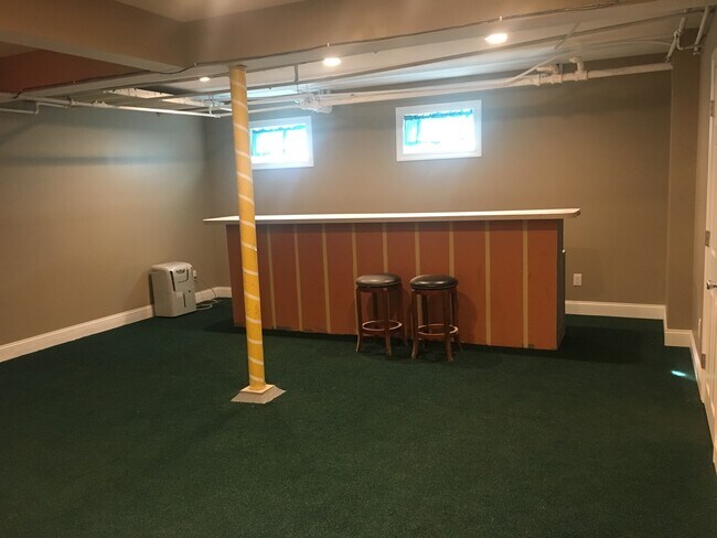 Social Space - lower level - 164 North Park Place