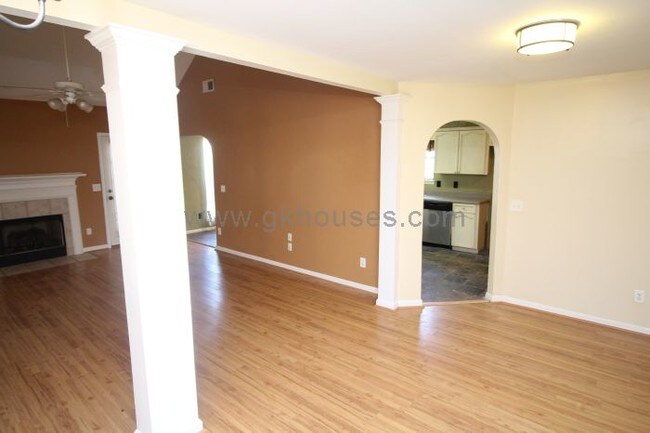 Building Photo - 4027 Cambridge Dr