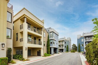 Building Photo - 1627 Hampton Dr