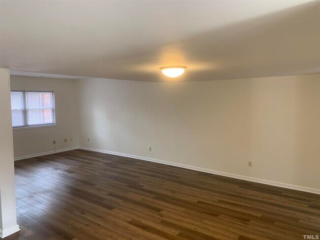 Foto del edificio - 1220 Manassas Ct