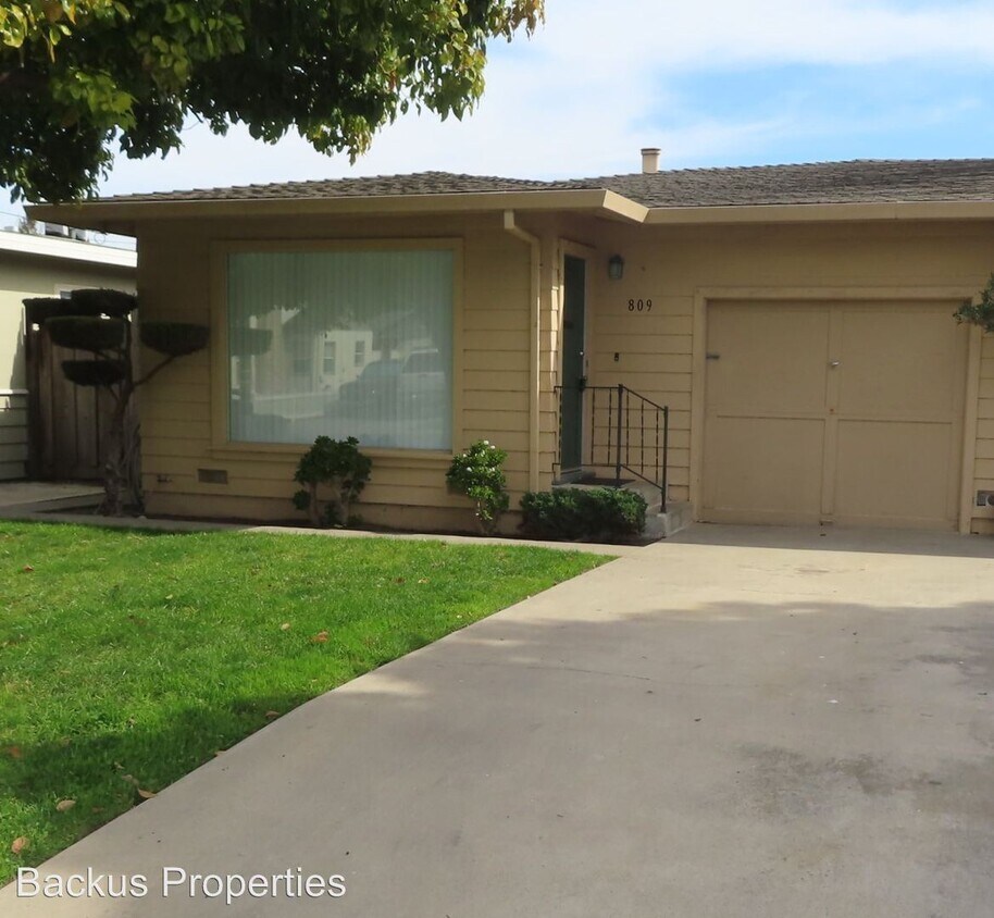 Primary Photo - 2 br, 1 bath Apartment - 809 Padre Drive