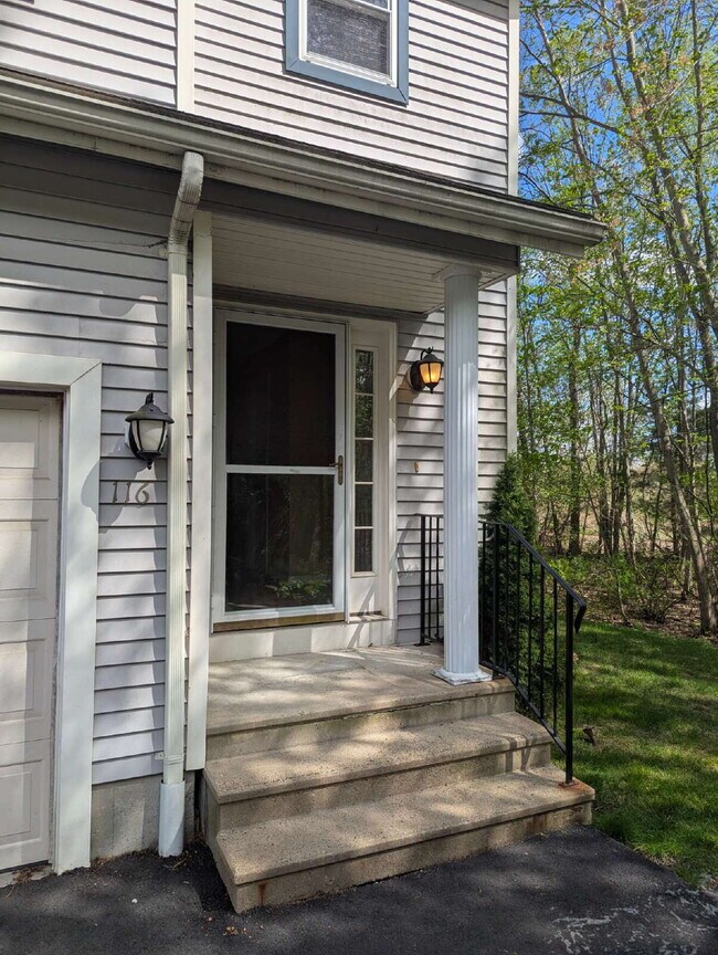 Foto del edificio - Immaculate End Unit in Desirable Weatherst...