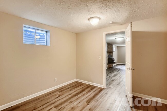 Building Photo - 915 S Tyler Ave