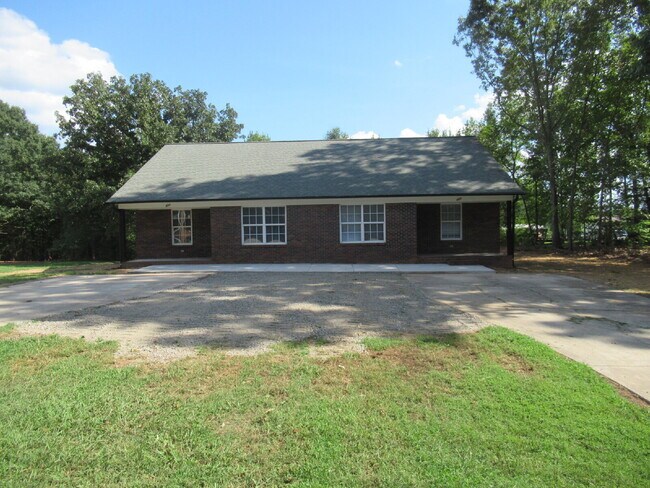 Foto del edificio - Renovated 2-Bedroom Duplex for Rent Just North of Lincolnton!