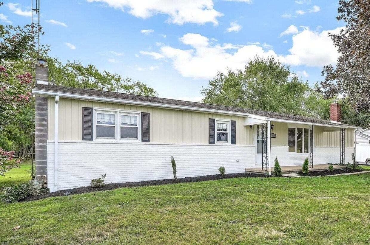 Foto principal - Coming Soon! 3 Bedroom 1.5 Bath Home in Fa...