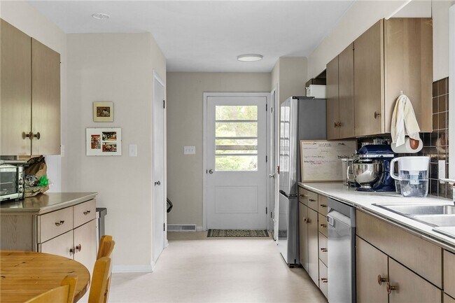Foto del edificio - 216 Berkshire Rd