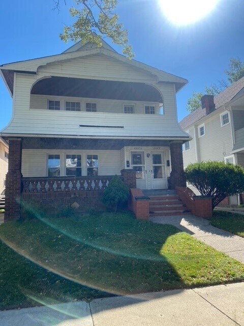 Parte delantera del local. - 2075 Lewis Dr