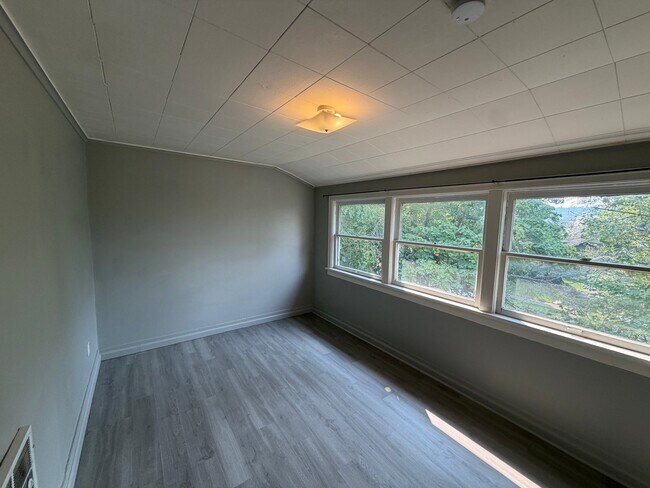 Foto del edificio - 1102 W Sharp Ave