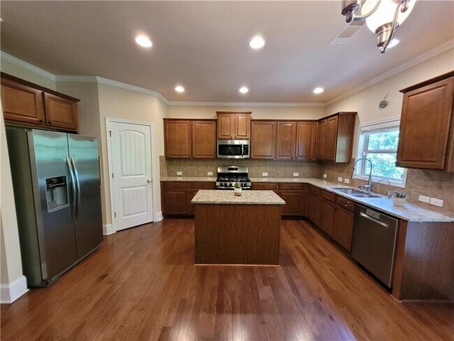 Building Photo - 560 Nichols View Way