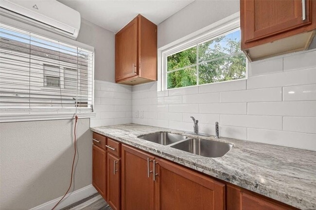 Building Photo - 1511 Scharpe St