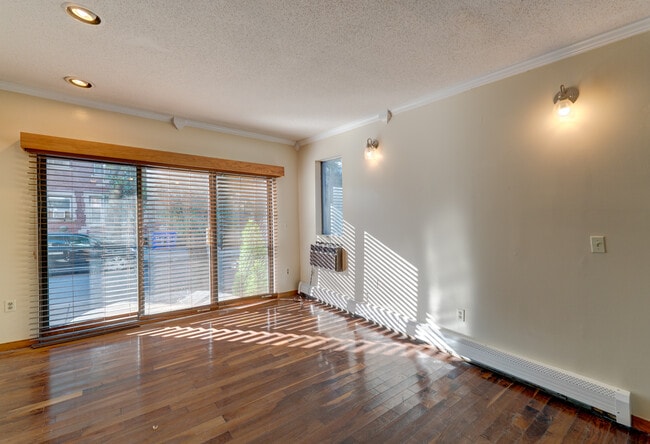 Building Photo - 26 Lynwood Pl