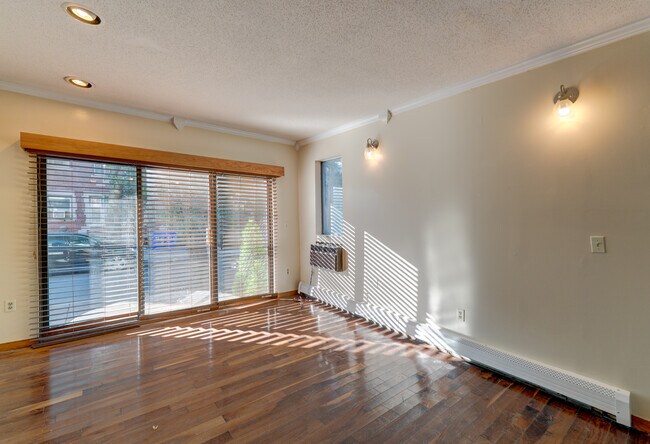 Foto del edificio - 26 Lynwood Pl