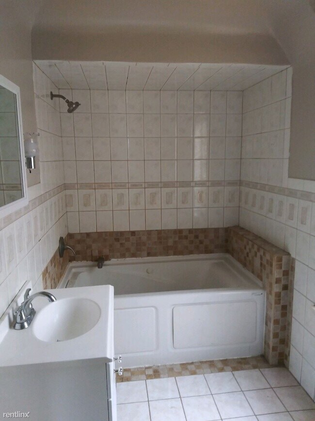 Foto del edificio - 4 br, 2.5 bath House - 550 W Grixdale