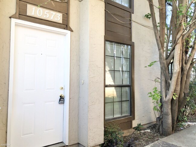 Building Photo - 2 br, 1.5 bath  - 10573 Starcrest Dr