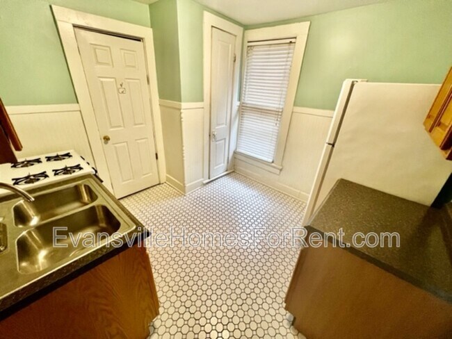 Foto del edificio - 205 Blackford Ave