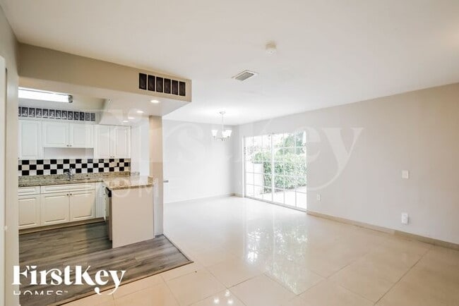 Foto del edificio - 6723 SW 140th Ave