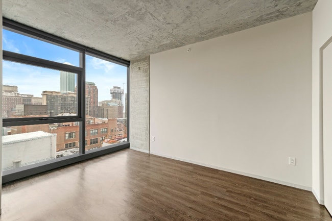 Building Photo - 715 S Clark St