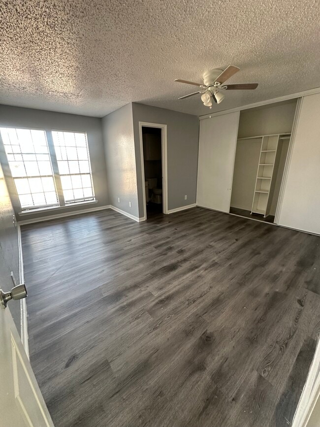 Building Photo - Towne Oaks Townhomes