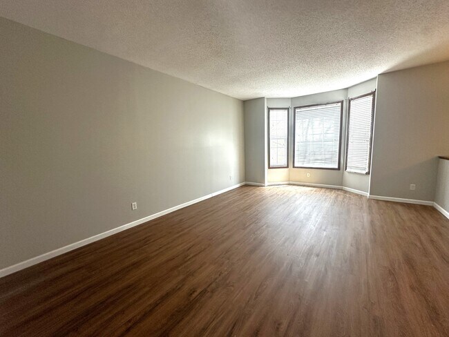 Foto del edificio - 13892 Ironstone Tr NW