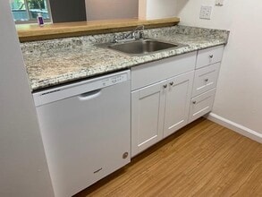 Building Photo - 143 Piccadilly Pl