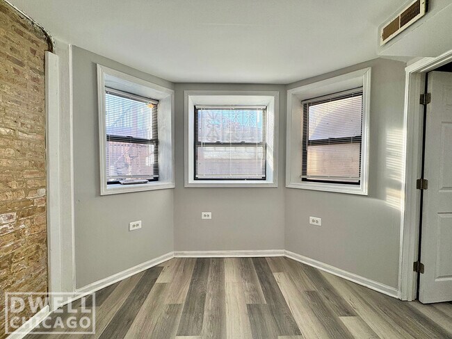 Foto del edificio - 2644 W Cermak Rd