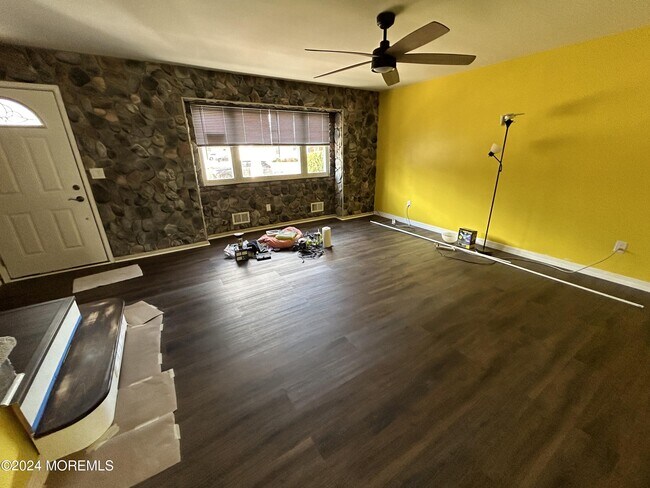 Foto del edificio - 710 Maple St