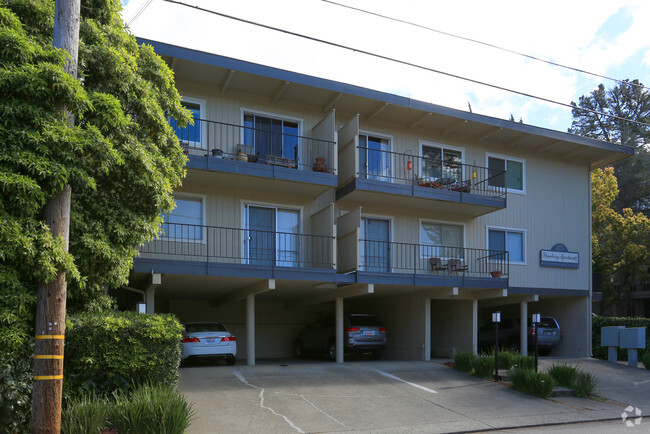 Building Photo - Strawberry Apartments