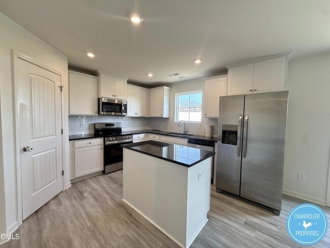 Building Photo - 49 Suhani Ln